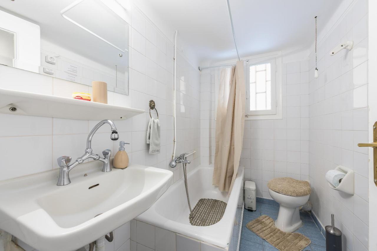 Private Rooms Athens - Shared Bathroom Exterior photo