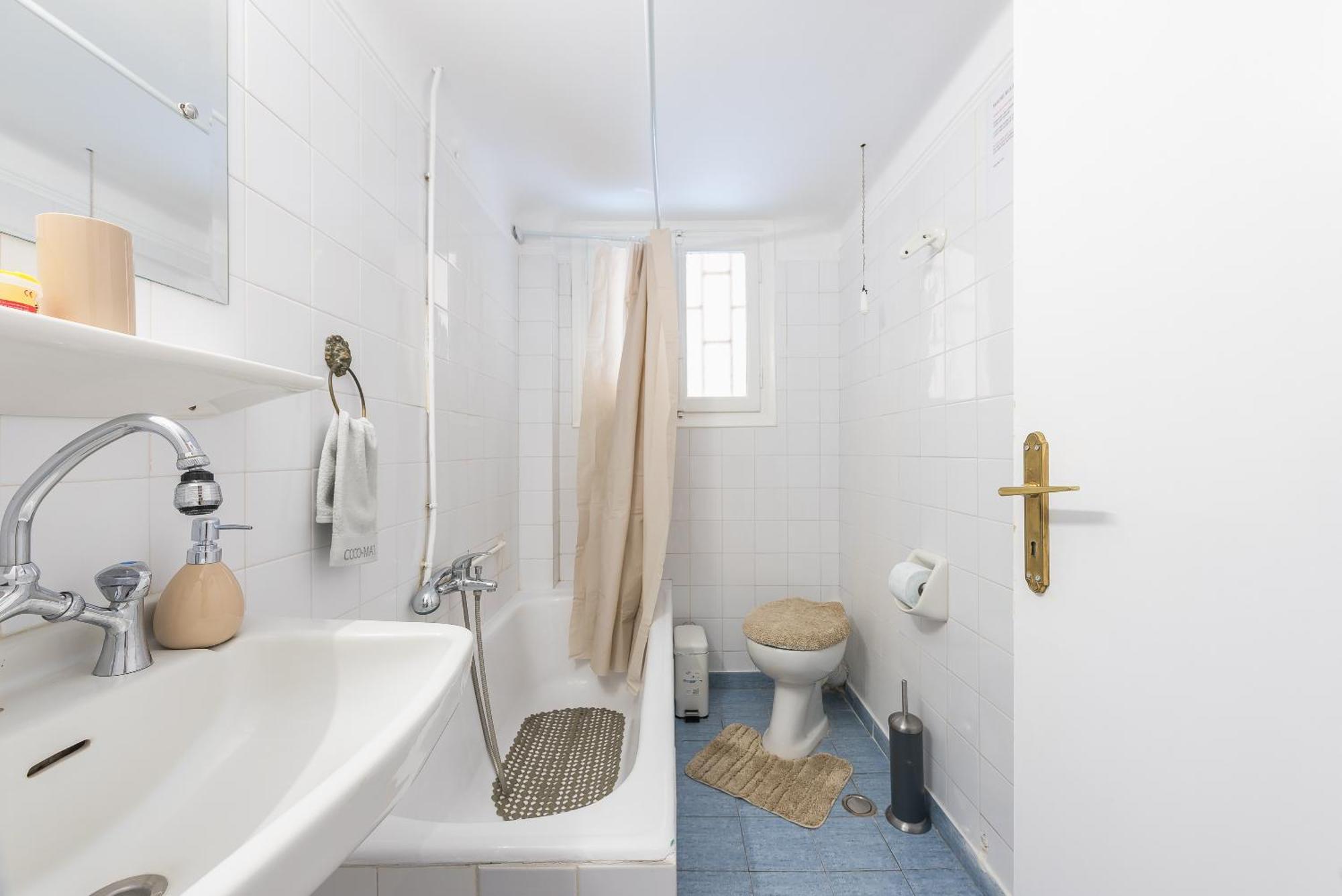 Private Rooms Athens - Shared Bathroom Room photo
